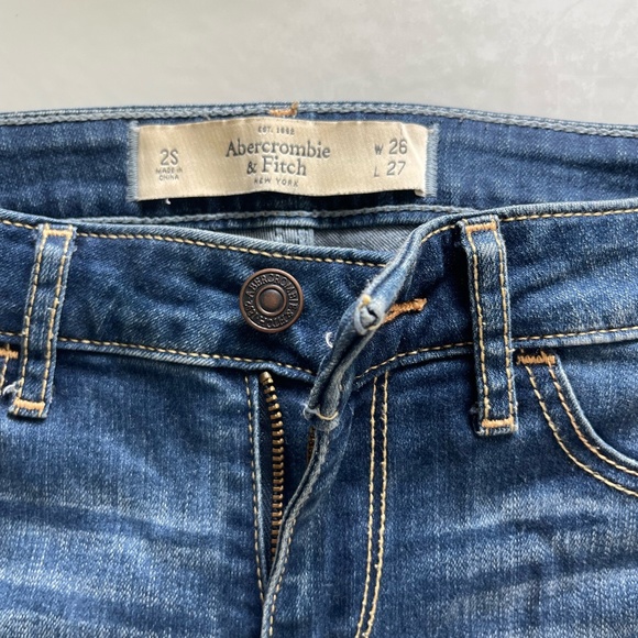 Abercrombie & Fitch - Stretch Skinny Ankle Jean - Dark and light wash - Size 26 - Picture 8 of 11